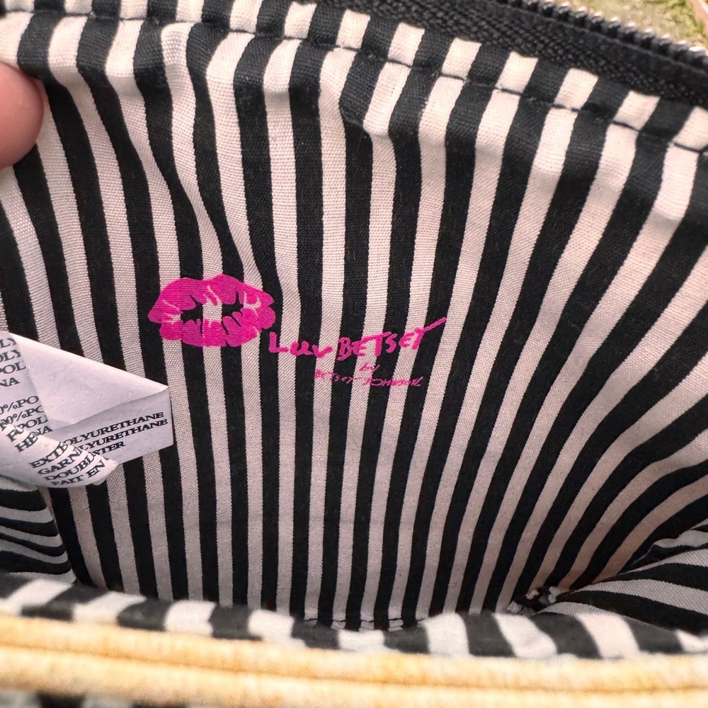 Betsey Johnson Quilted Heart Crossbody Bag‎ Pink Cream Gold Chain Charm - Picture 9 of 11